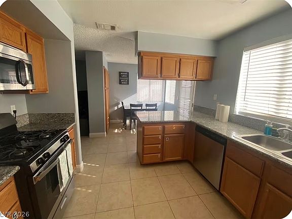 3rd image of 2213 Goldhill Way