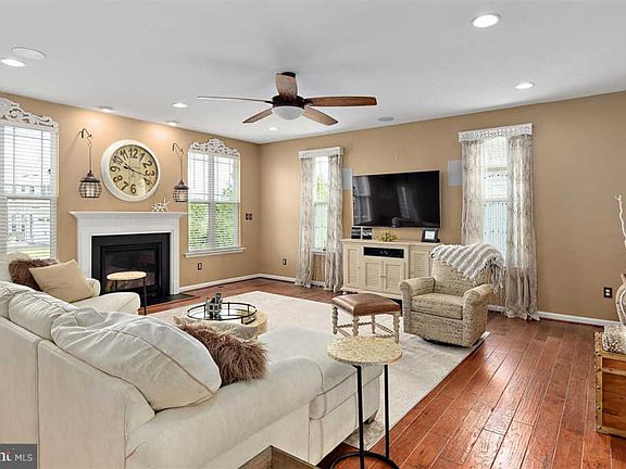2nd image of 29486 Glenwood Dr