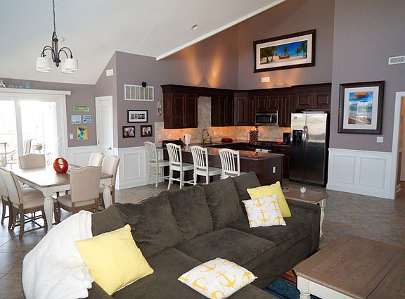 5th image of 104 36th St Unit 301