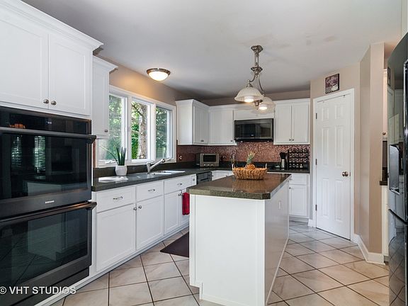 3rd image of 2462 Wentworth Ln