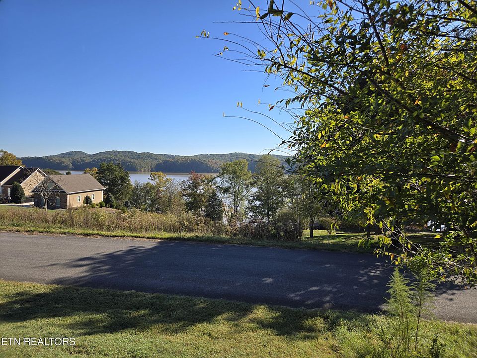 1st image of Pinoak Dr