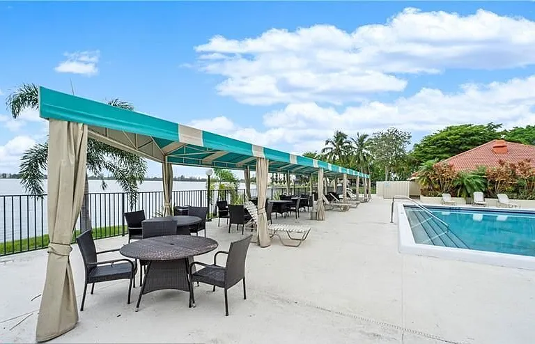 109 Lake Emerald Dr #108 — Photo 33