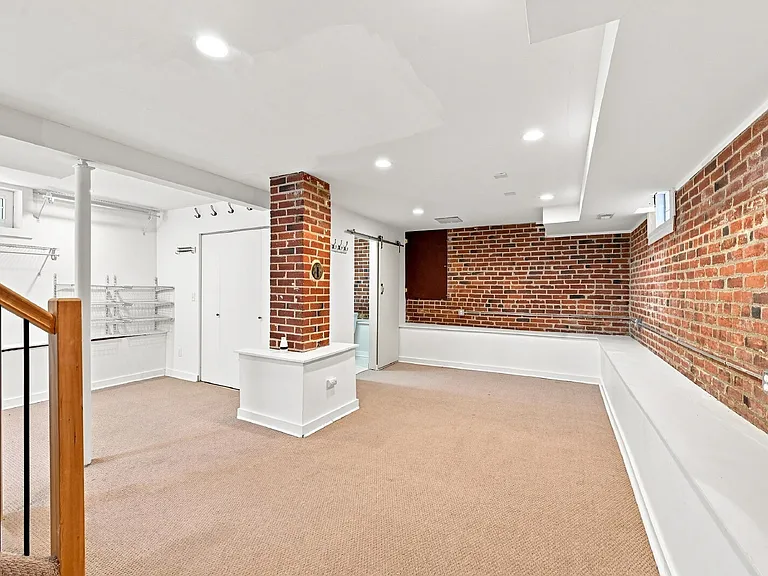 2630 N York St — Photo 16