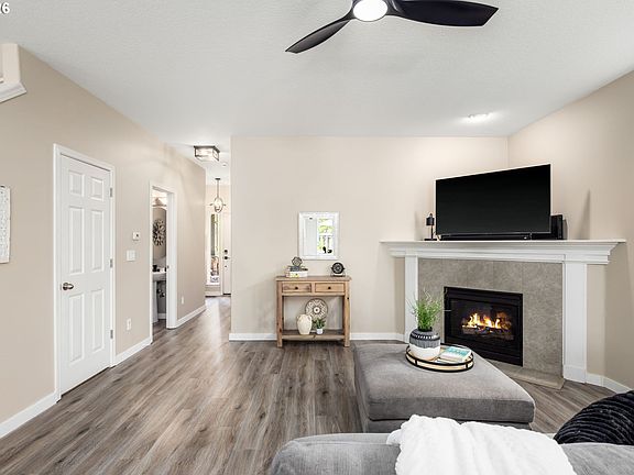 4th image of 3504 SE Pinewood Ave