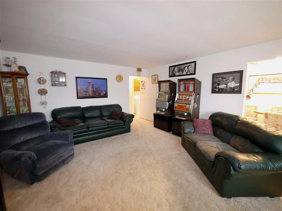 2nd image of 5020 S Pine St
