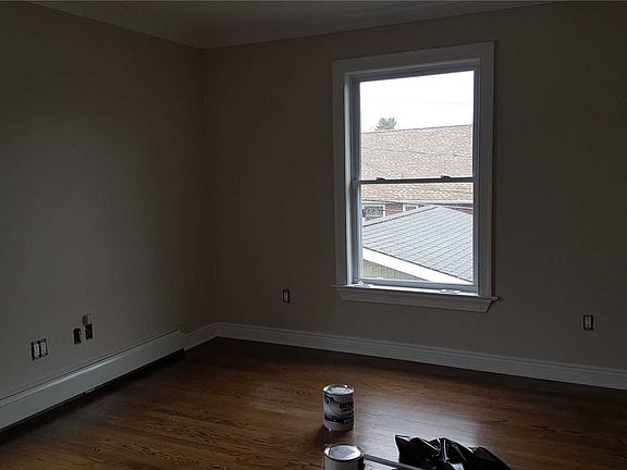 4th image of 777 Fall Ave