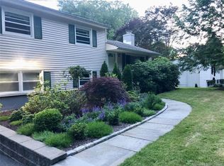 9 Grammar School Dr, Danbury, CT 06811