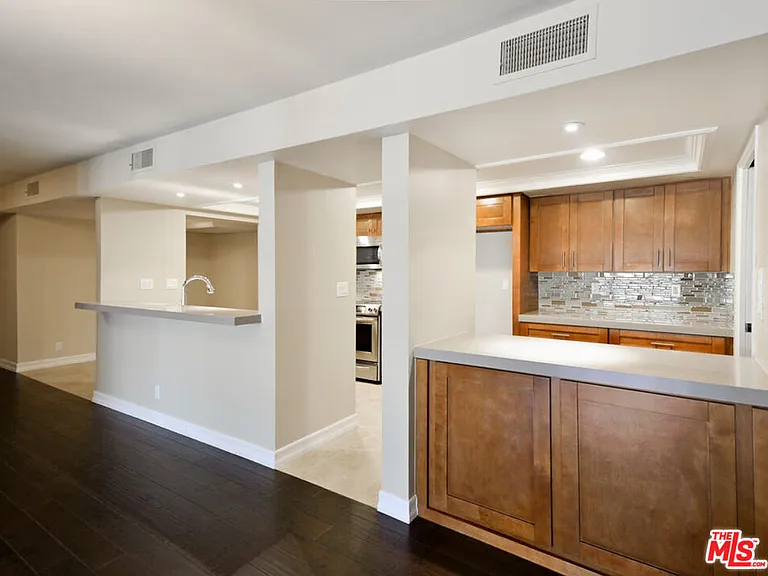 10660 Wilshire Blvd #705 — Photo 5