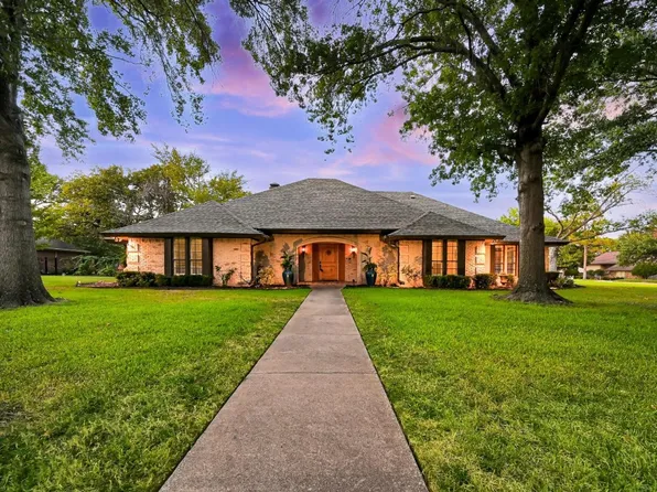 200 Woodbine Dr, Colleyville, TX 76034