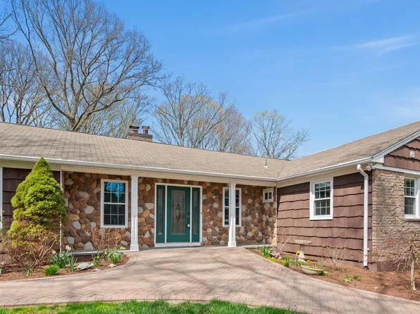 700 Royal Lane, Orange, CT 06477