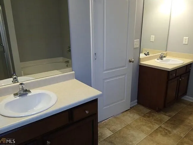 231 Greenview Ln — Photo 16