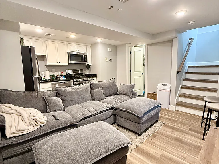 139 W 9th St #1 — Photo 3