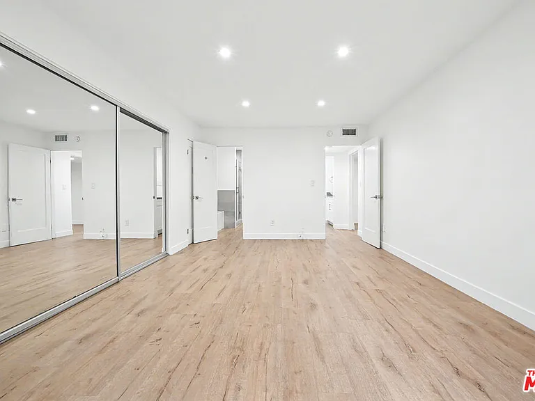 136 S Palm Dr #103 — Photo 13