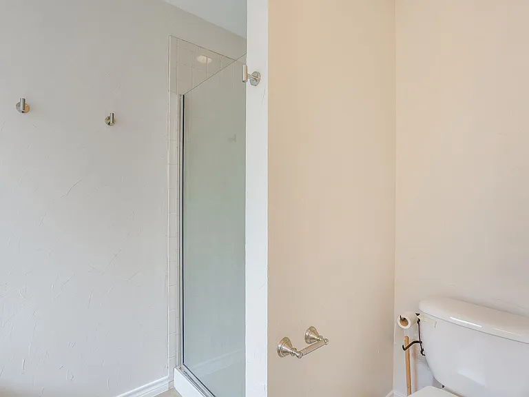 213 Carriage Dr — Photo 4