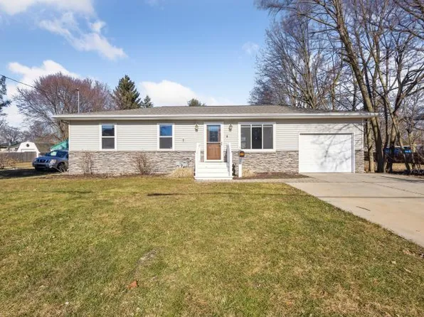 195 Alma St, Sparta, MI 49345