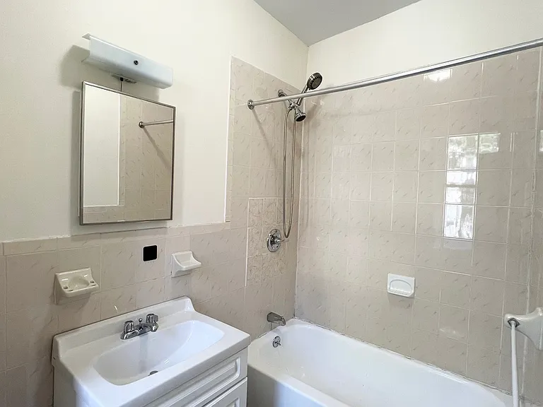 457 W 49th St #FOUR — Photo 2