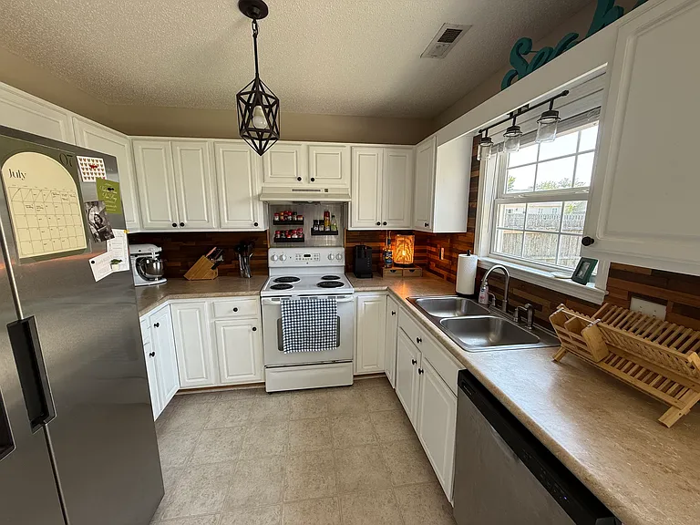 7209 Woodhall Dr — Photo 4