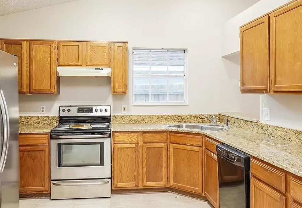 2nd image of 6524 Piccadilly Ln #1