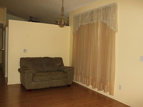 3rd image of 5209 Heatherstone Ct
