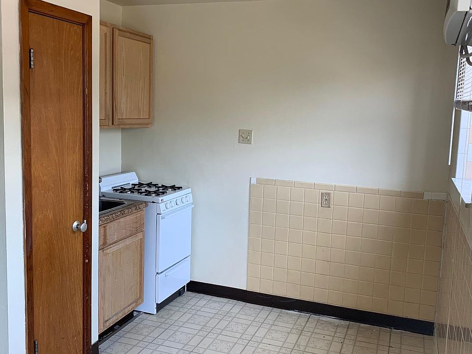 2nd image of 1108 Bates St APT 104