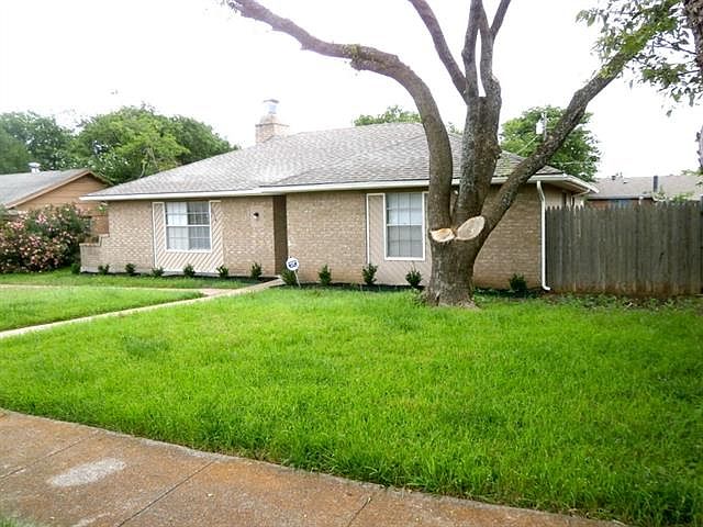 2nd image of 814 Brookhaven Dr