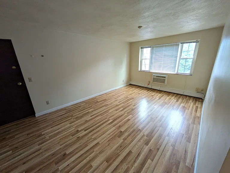 148 Sycamore St #16 — Photo 7