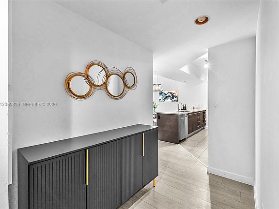 3rd image of 500 Brickell Ave APT 1605