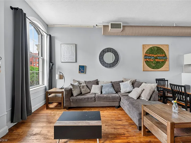 408 W Saint Clair Ave #319 — Photo 5