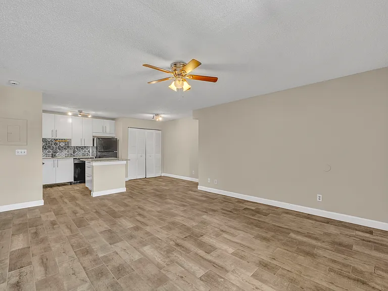 364 Northpointe Ct #206 — Photo 8