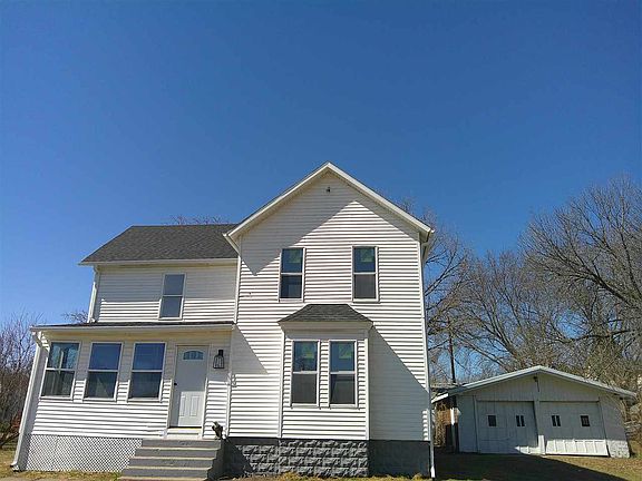 3rd image of 207 Short St