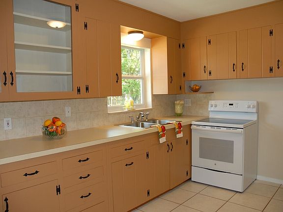 3rd image of 332 N Brink Ave