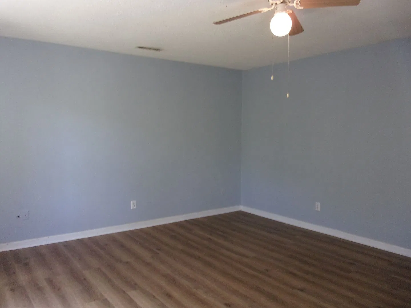 3 Bedroom 1 1/2 Bath Home on 1 Acre in Newport — Photo 4