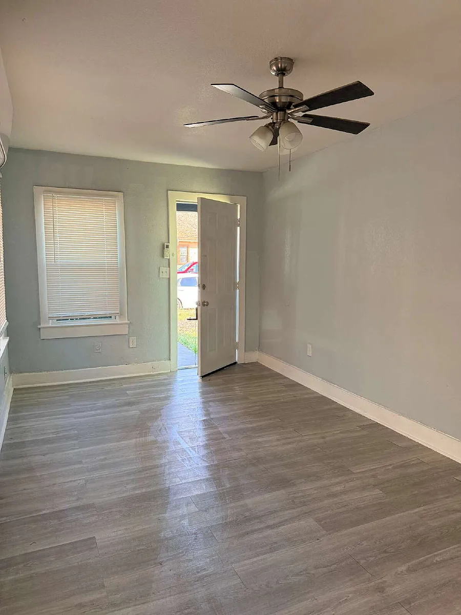 Building Photo - 914 Clower #2