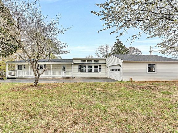 2nd image of 318 Pine Dr
