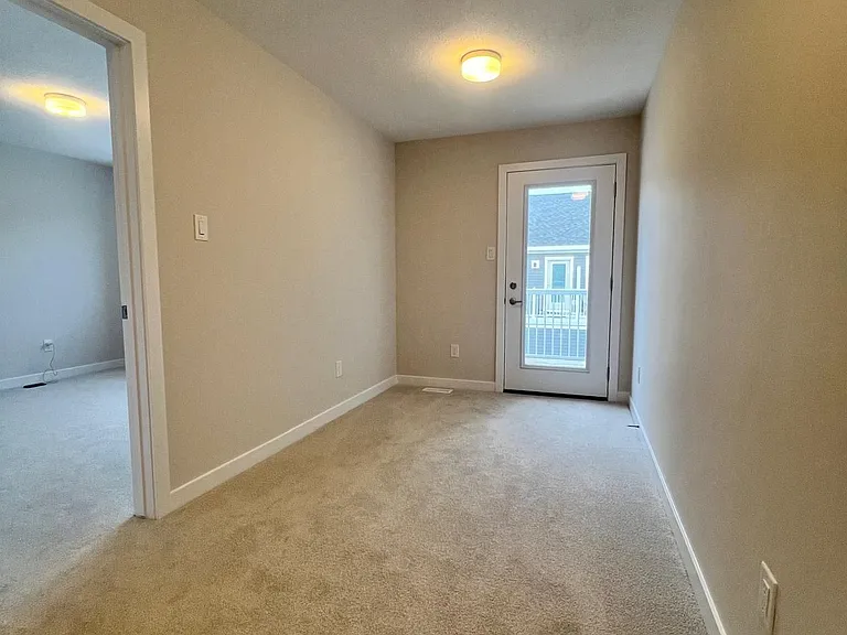 534 Oldenburg Ave — Photo 9