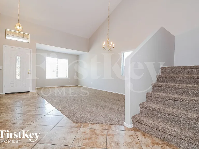 3256 W Huntington Dr — Photo 3