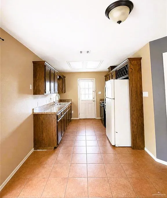 1 bed, 1.0 bath, 3793 sqft, $750 — Photo 3