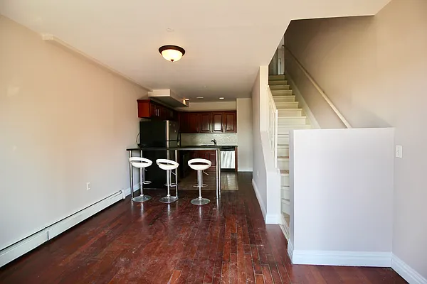 Rented by Hagstrom Management Inc | media 31