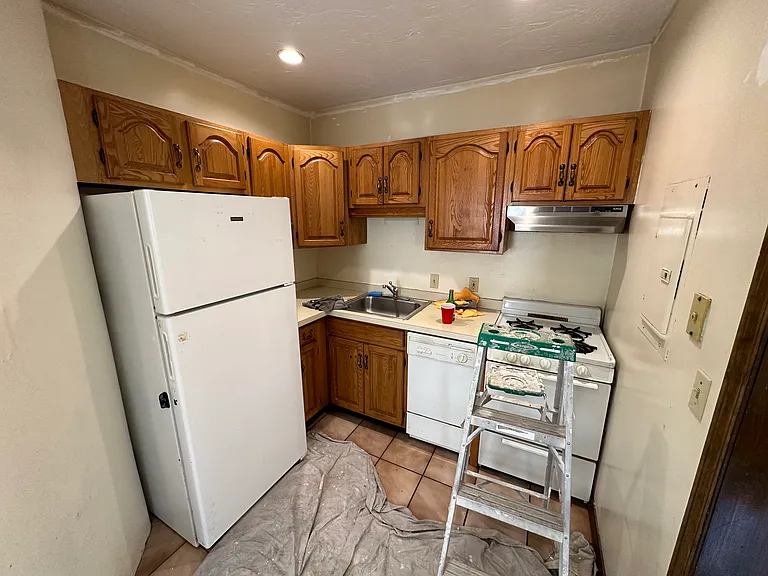 240 Kelton St #4CP — Photo 7