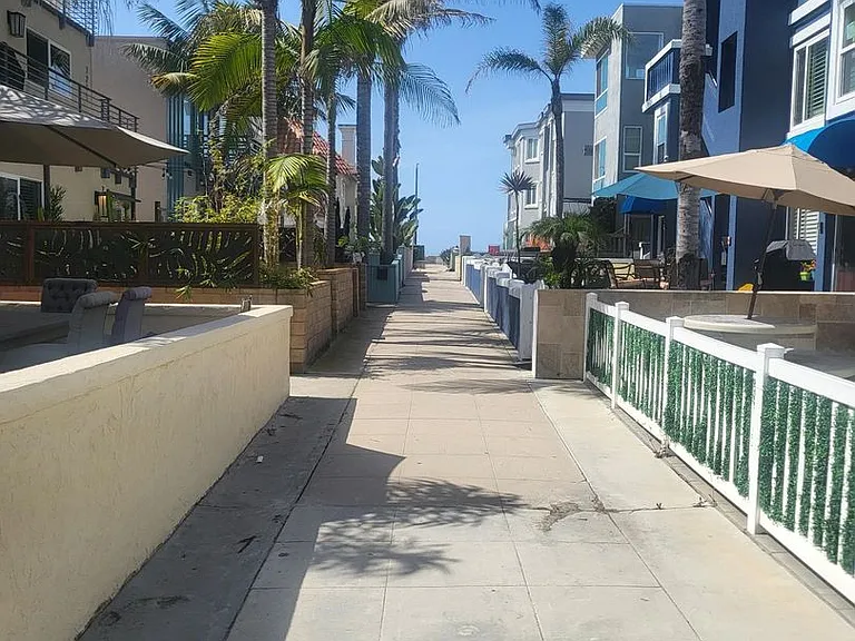 Mission Beach 1Bed 1 Bath steps from the water! — Photo 12