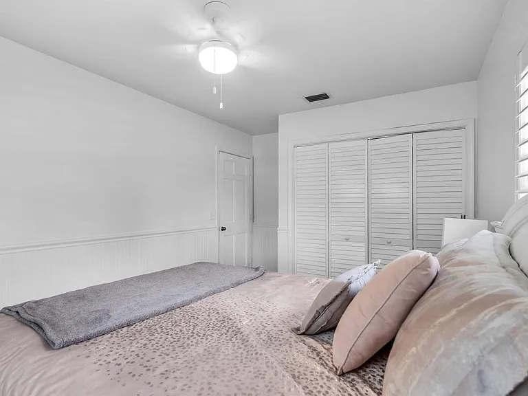 1532 Primrose Ln — Photo 26