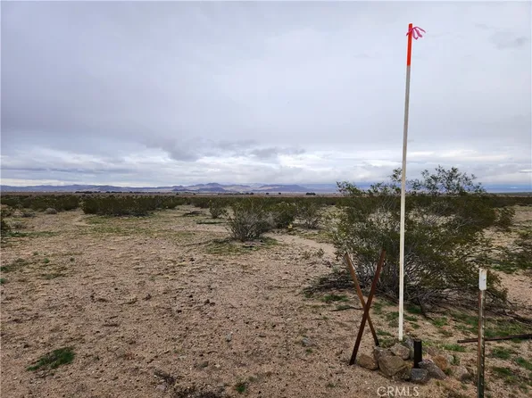 40 Near Center Rd, Lucerne Valley, CA 92356