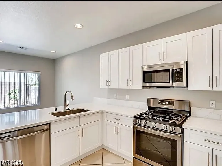 227 Charming Ct — Photo 2