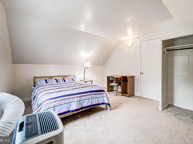 2425 Fort Dr — Photo 16