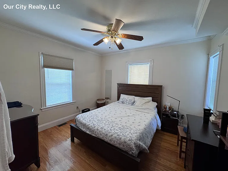386 Medford St — Photo 7