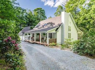 190 E Hilltop Dr, Saluda, NC 28773