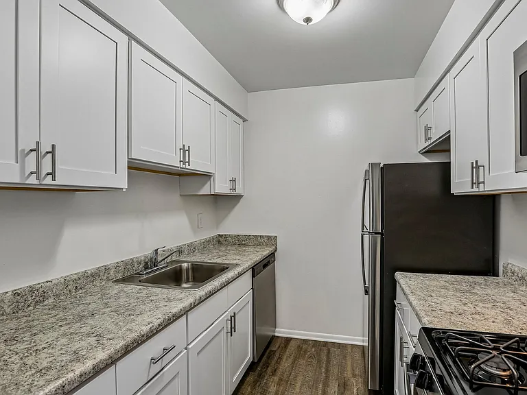 Plaza I Apartments — Photo 19