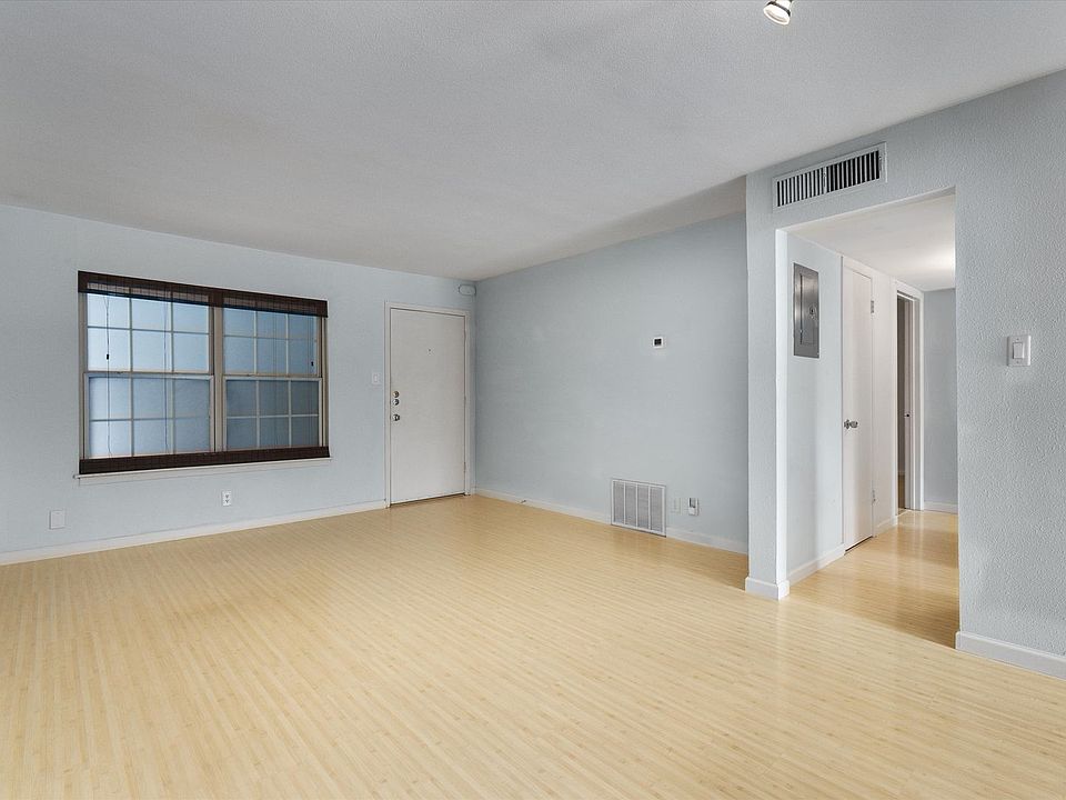 1st image of 300 Crockett St APT 200