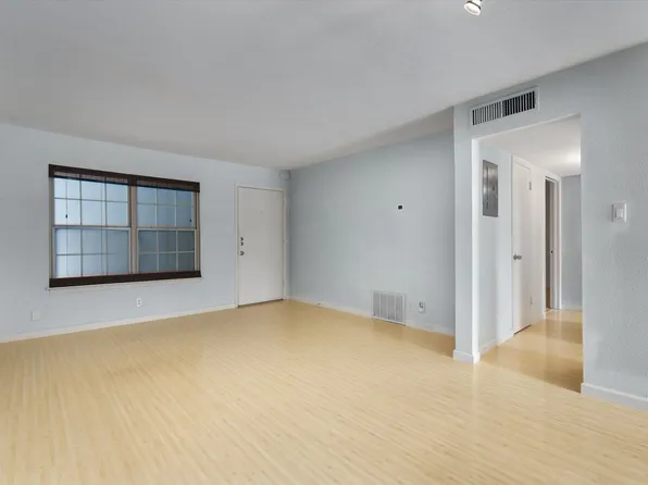 300 Crockett St APT 200, Austin, TX 78704