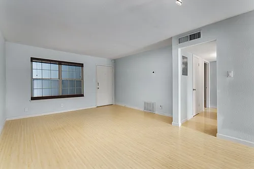 300 Crockett St Photo 1